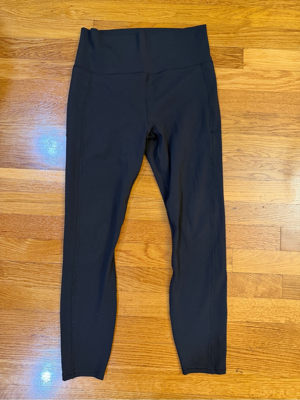 Vuori Studio Pocket Legging in Black - Size Medium
